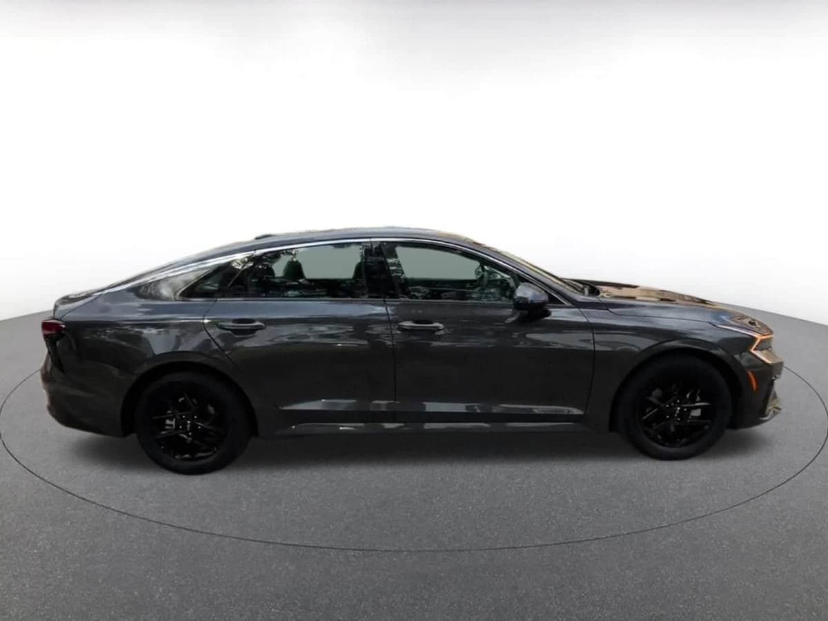 2025 Kia K5 - Image 15