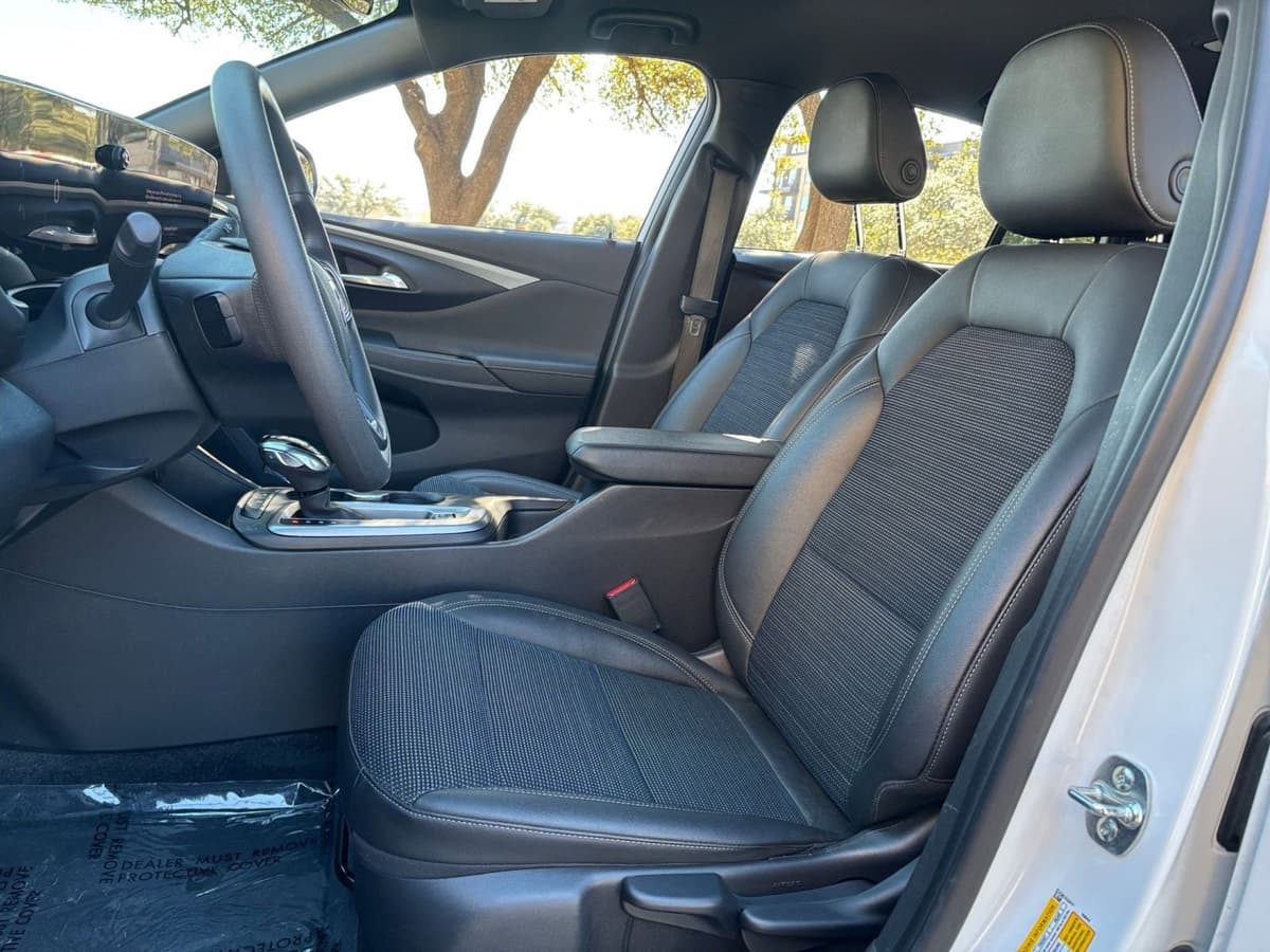 2025 Buick Envista - Image 22