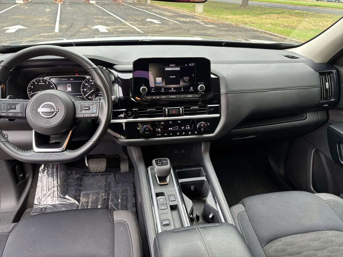 2025 Nissan Pathfinder - Image 28