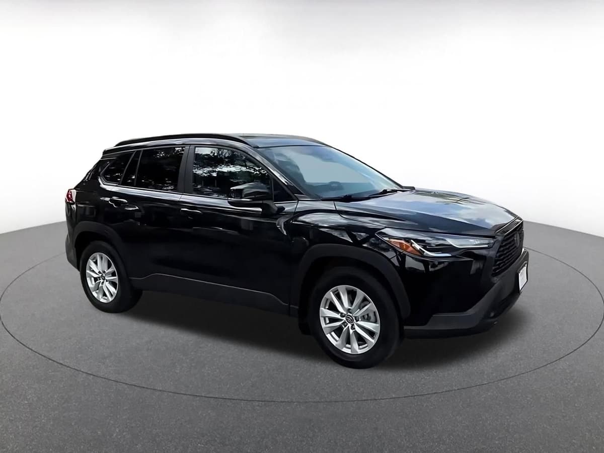 2025 Toyota Corolla Cross - Image 2