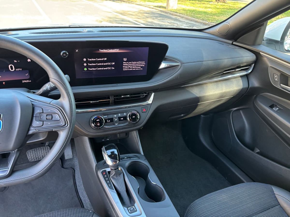 2025 Buick Envista - Image 30