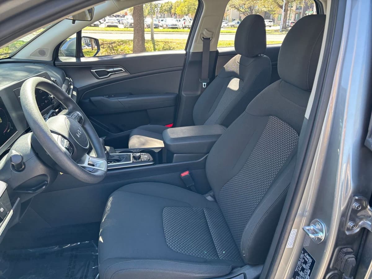 2025 Kia Sportage - Image 31