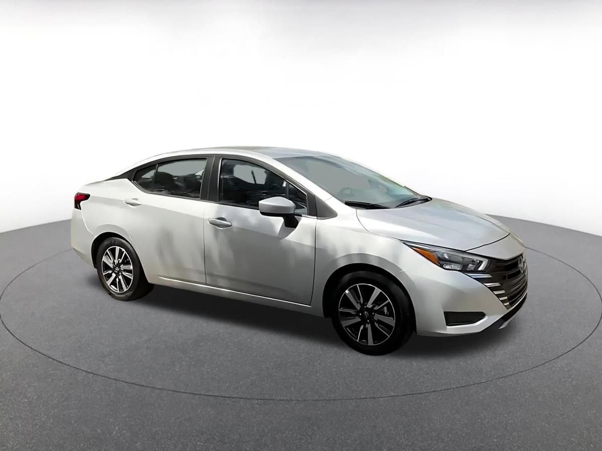 2025 Nissan Versa - Image 2