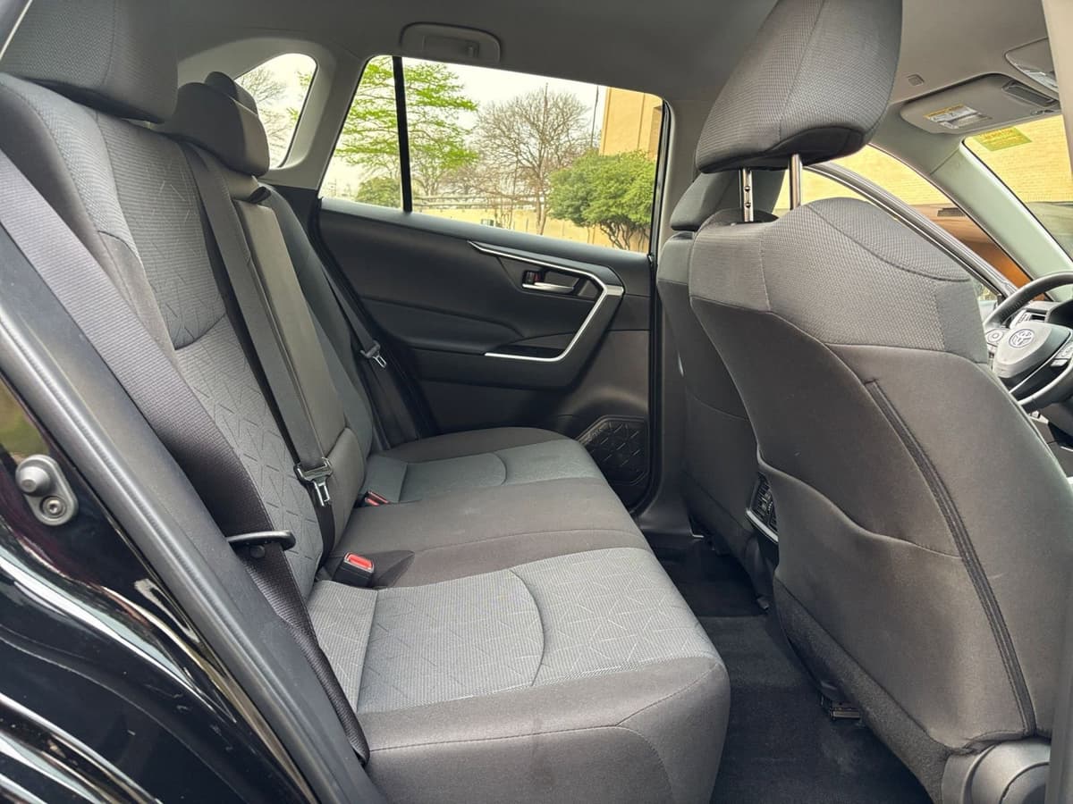 2025 Toyota RAV4 - Image 21