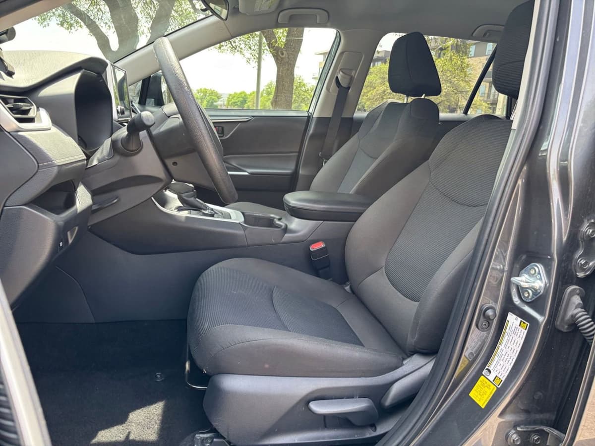 2025 Toyota RAV4 Hybrid - Image 22