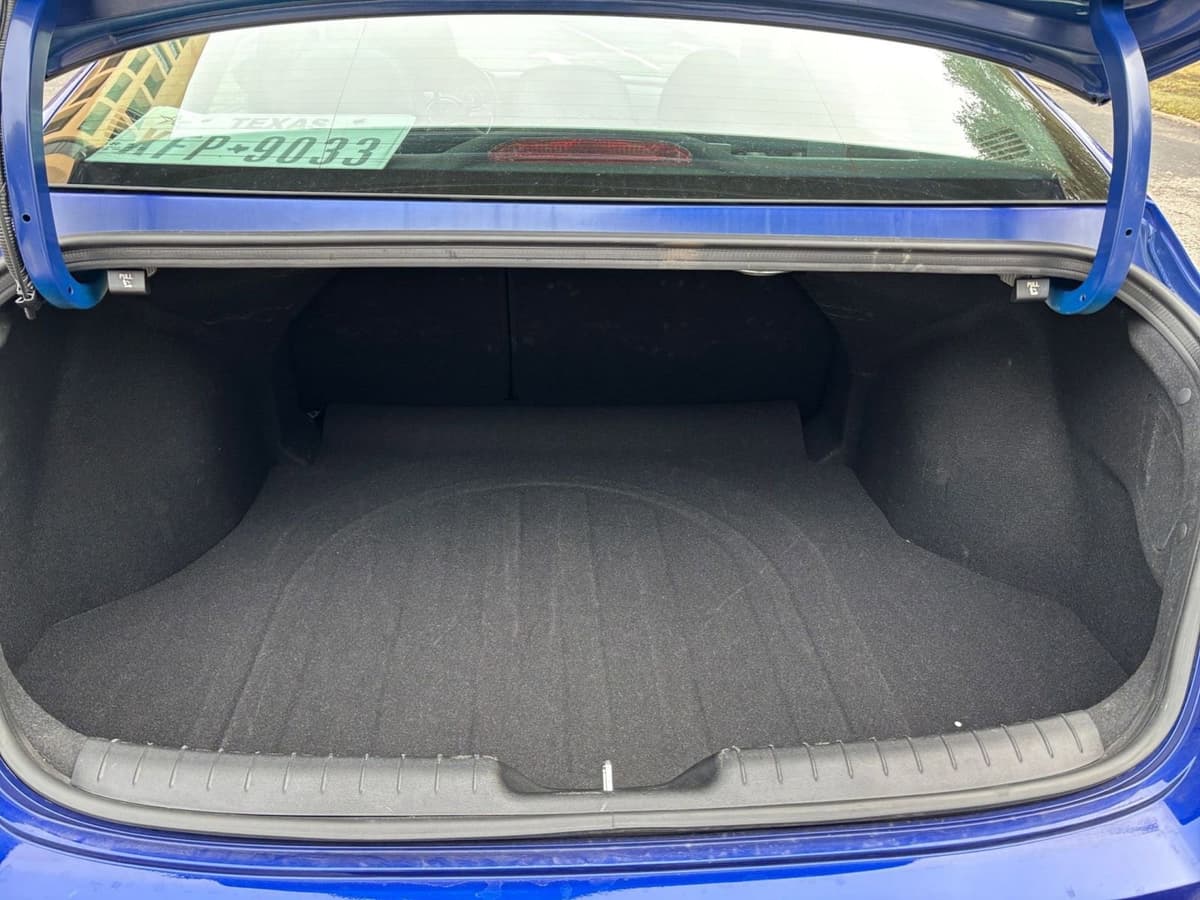 2025 Hyundai Elantra - Image 26