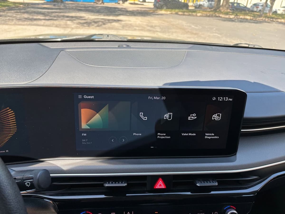 2025 Kia K5 - Image 17