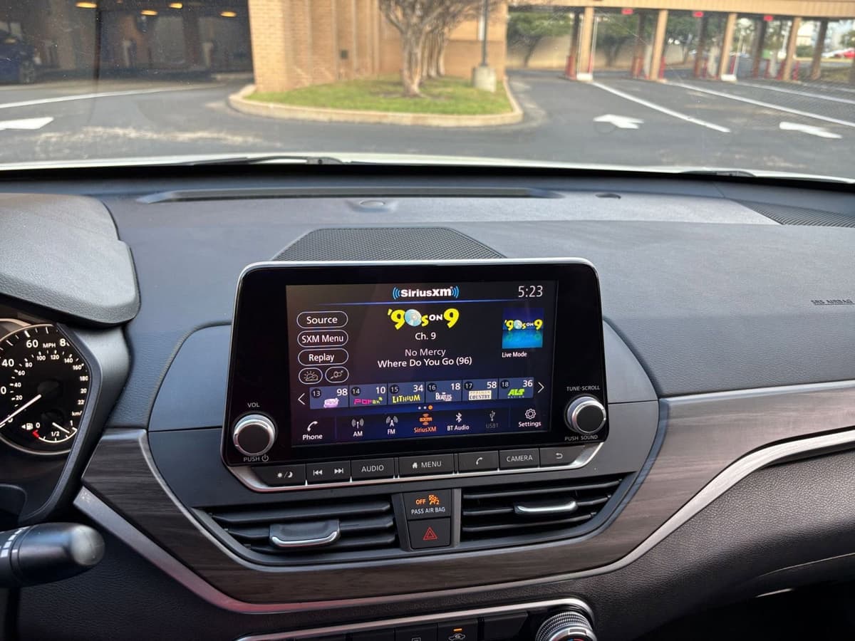 2025 Nissan Altima - Image 17