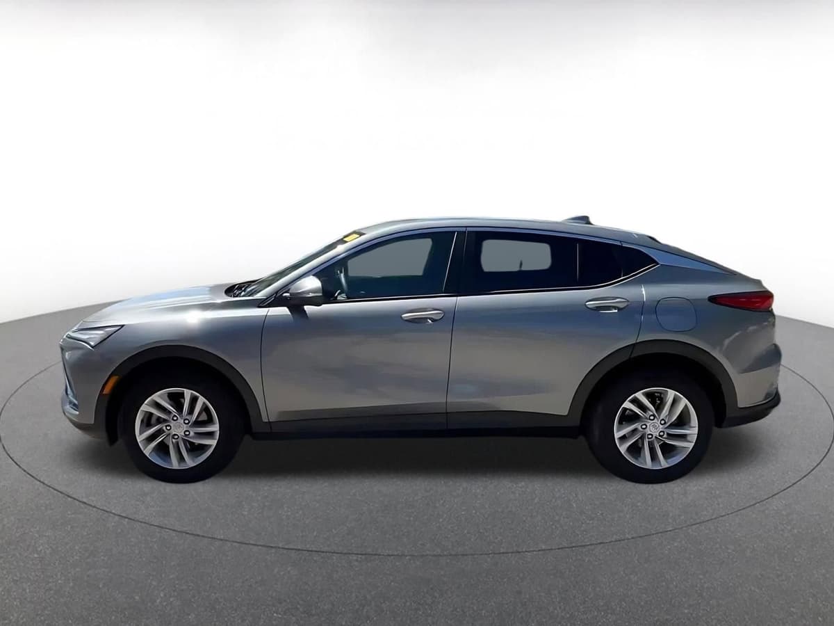 2025 Buick Envista - Image 8