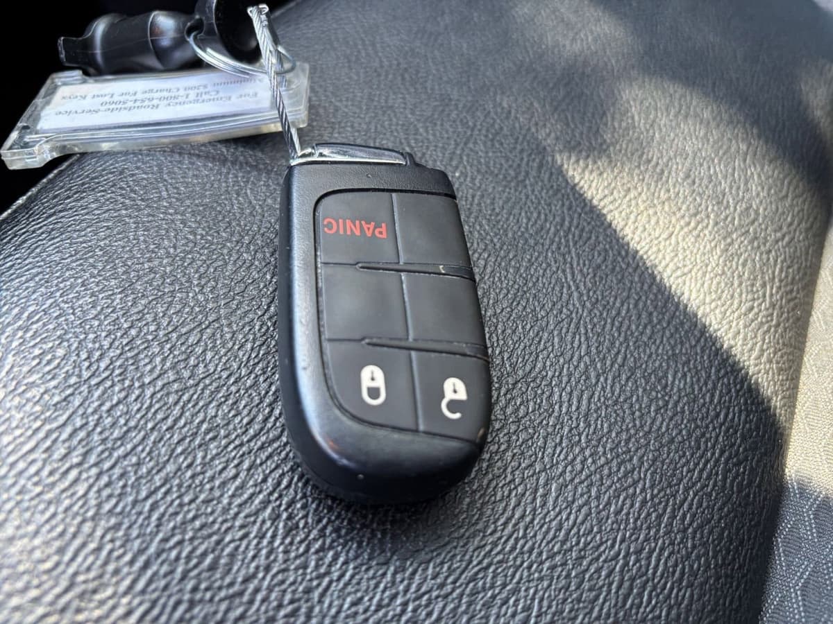 2025 Jeep Compass - Image 18