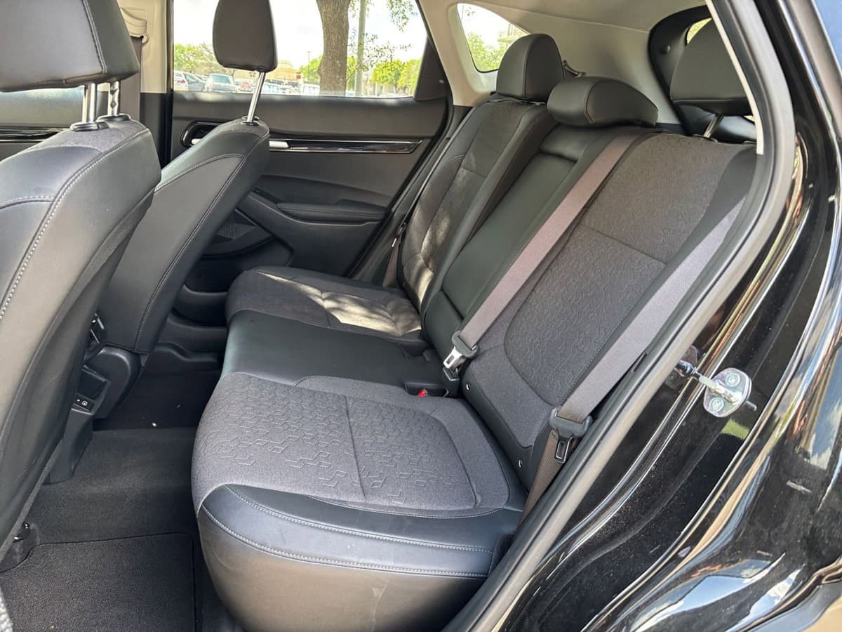 2025 Kia Seltos - Image 25