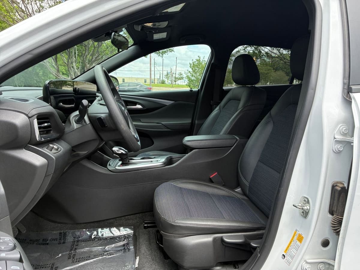 2025 Buick Envista - Image 25