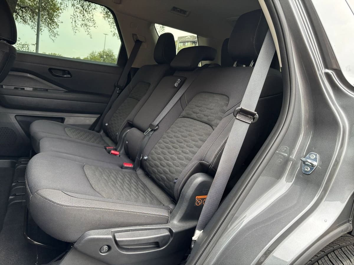 2025 Nissan Pathfinder - Image 21
