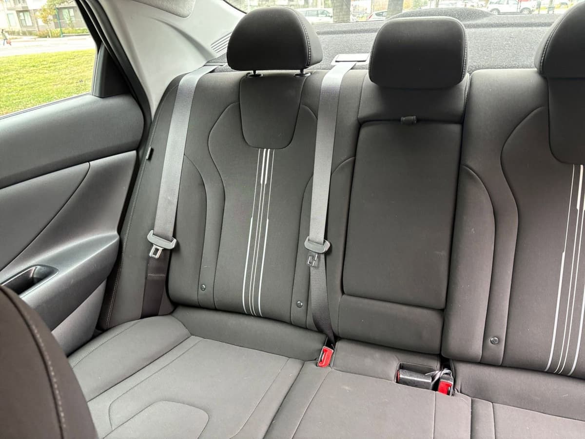 2025 Hyundai Elantra - Image 33