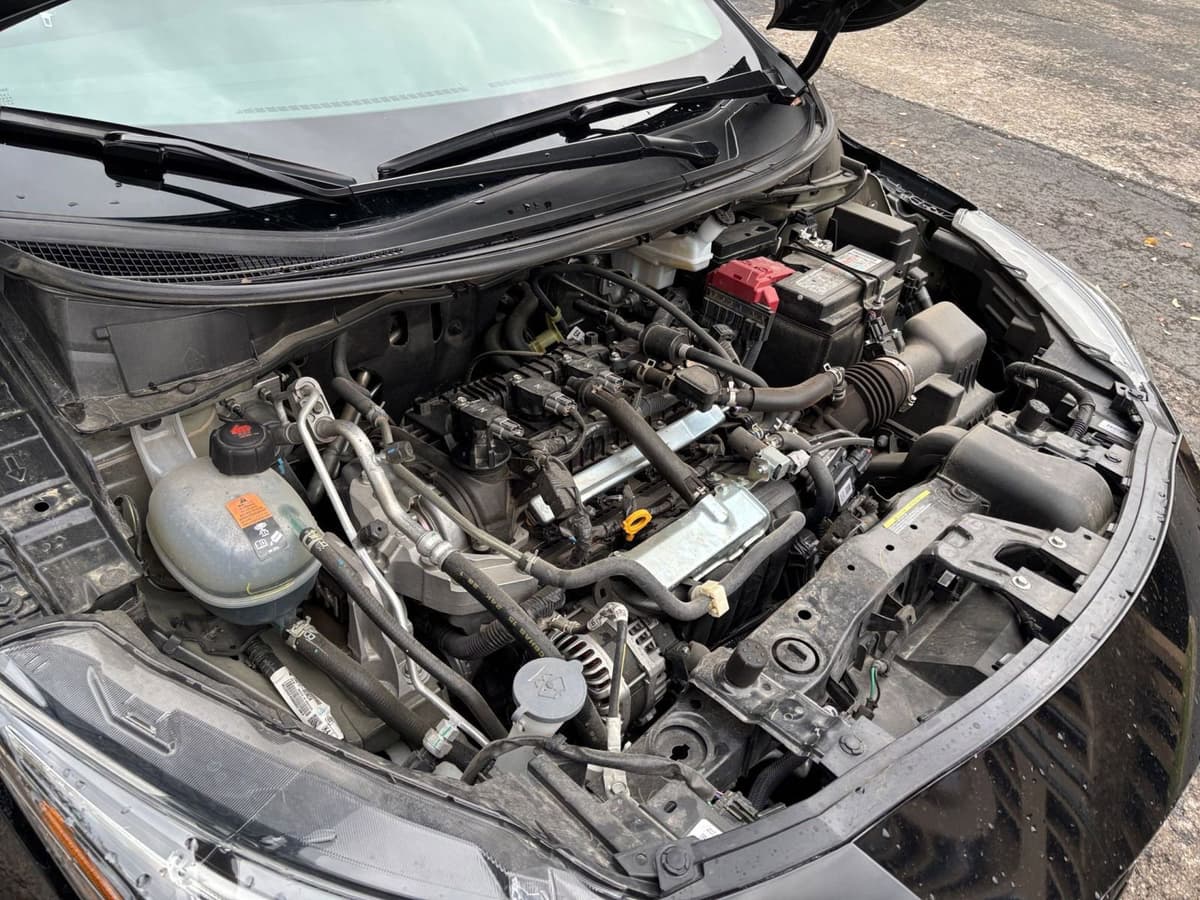 2025 Nissan Versa - Image 27