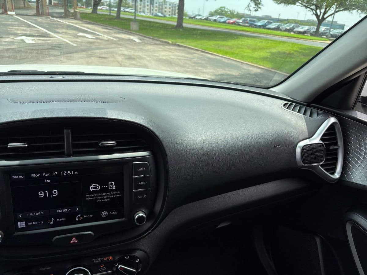 2025 Kia Soul - Image 30