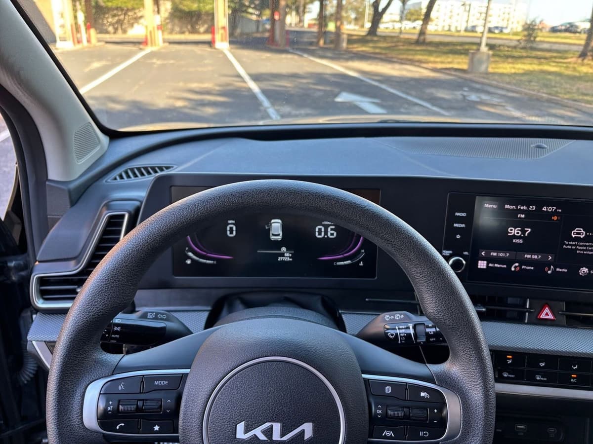 2025 Kia Sportage - Image 29