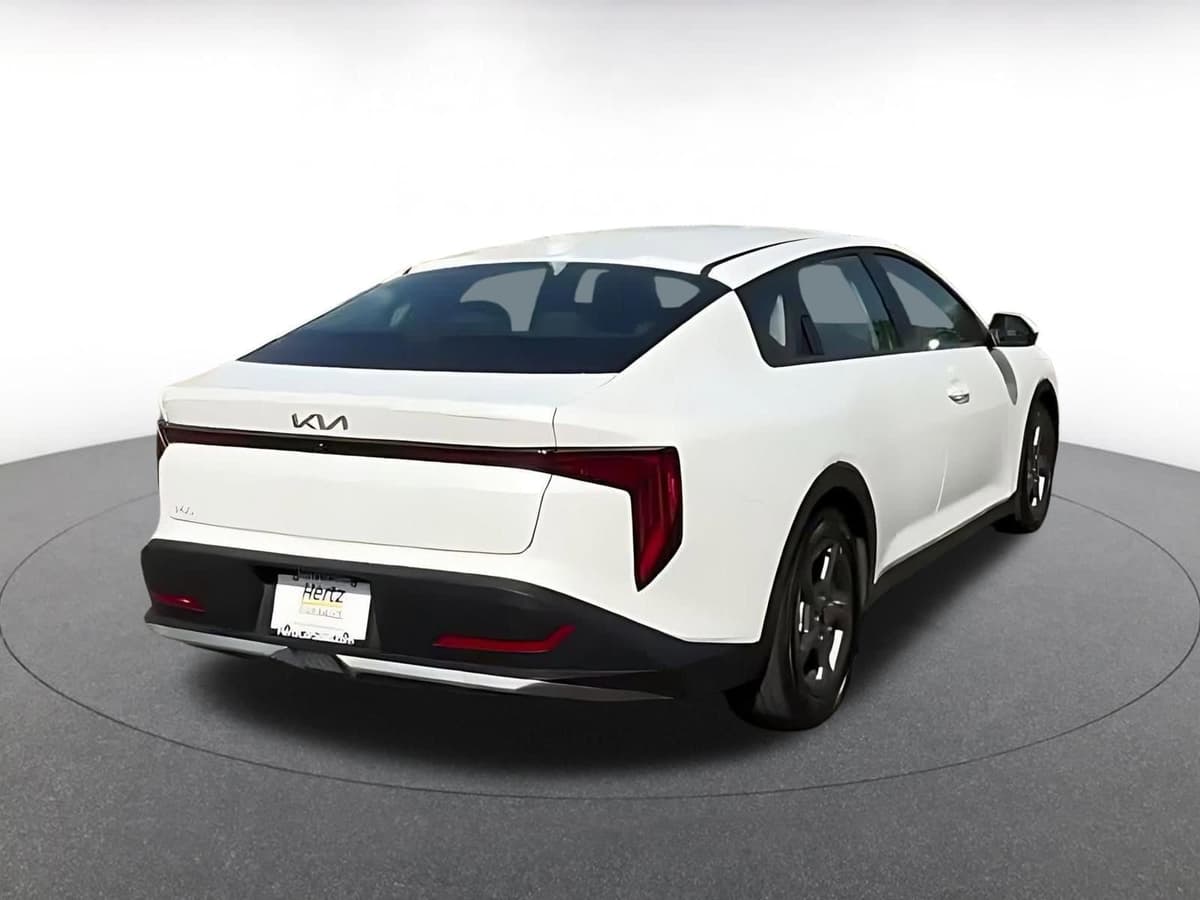 2025 Kia K4 - Image 13
