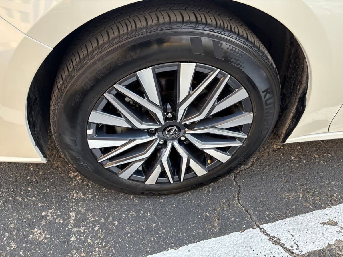 2025 Nissan Altima - Image 25