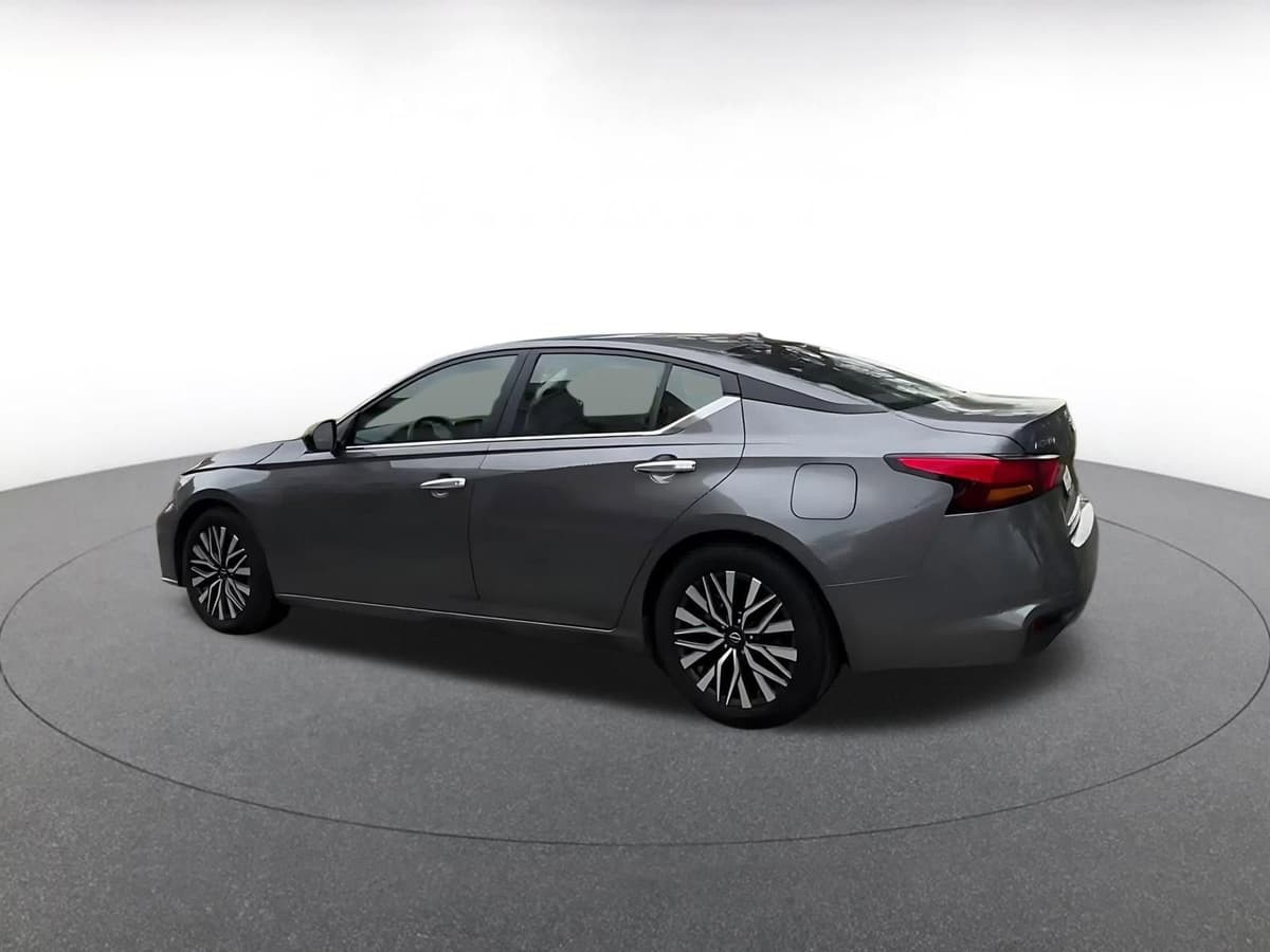 2025 Nissan Altima - Image 10