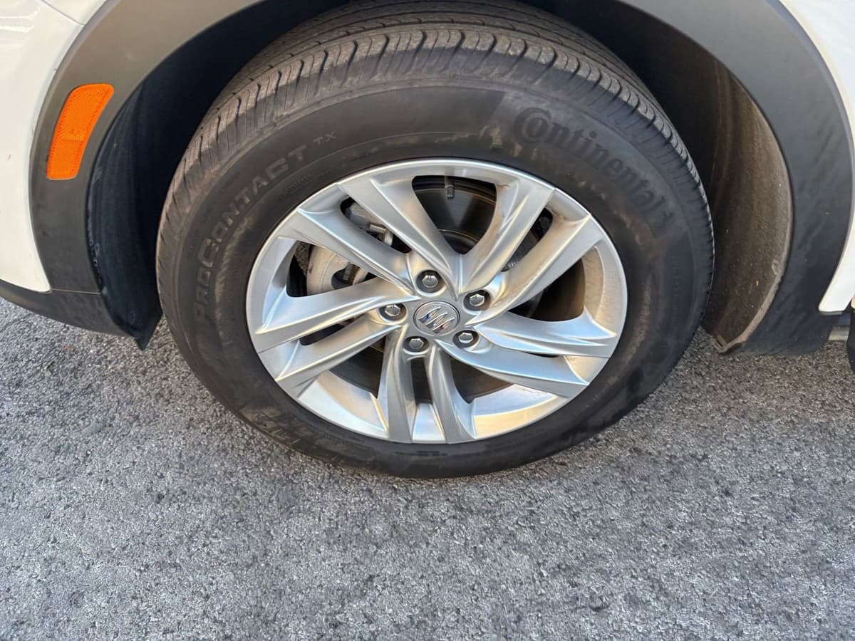 2025 Buick Envista - Image 25