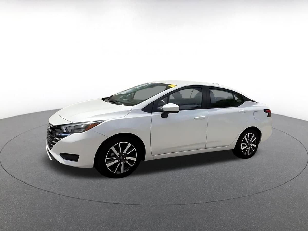 2025 Nissan Versa - Image 7