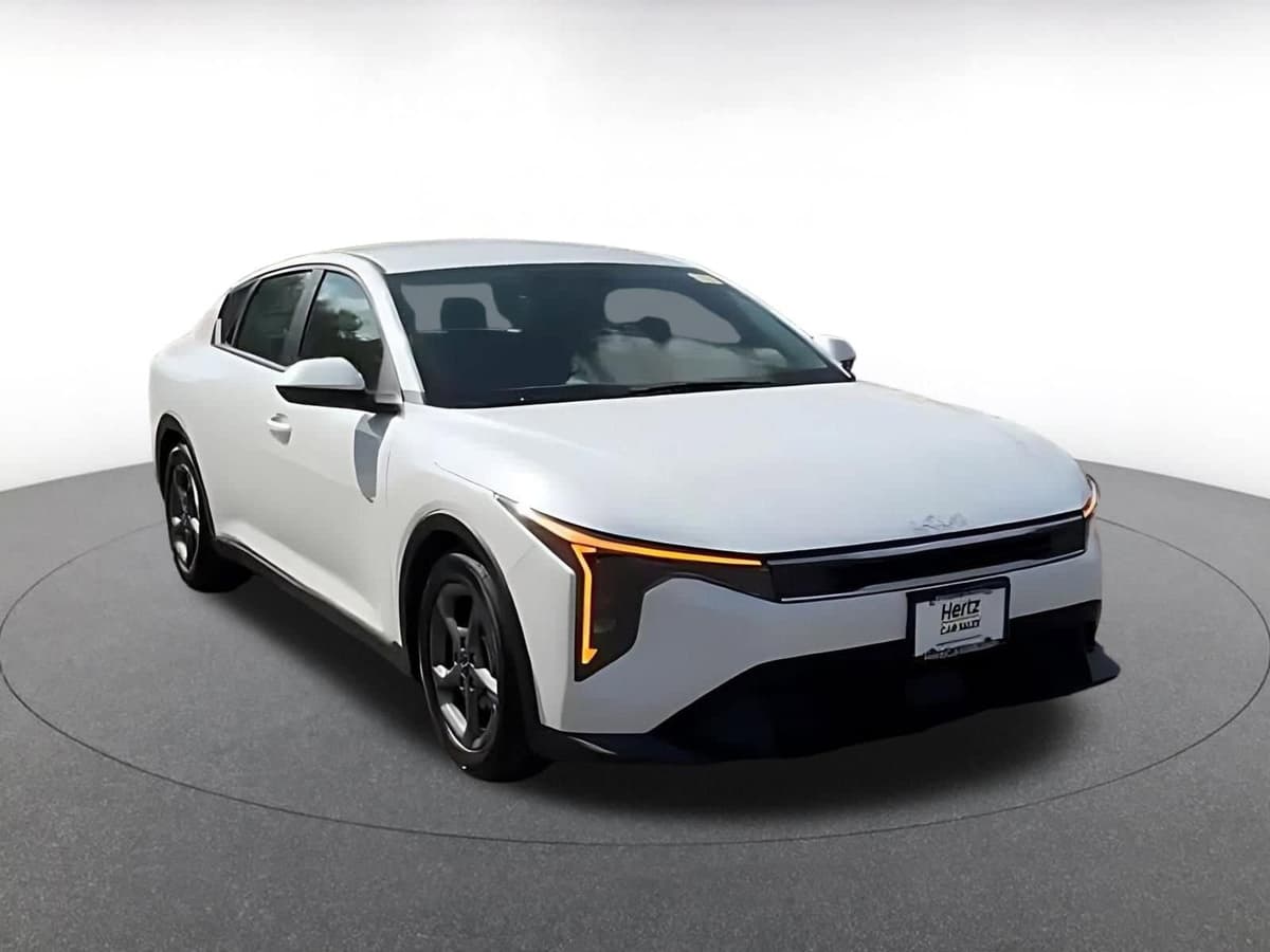 2025 Kia K4 - Image 3
