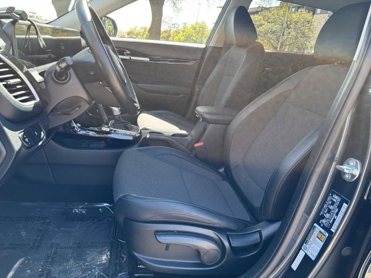 2025 Kia Seltos - Image 22