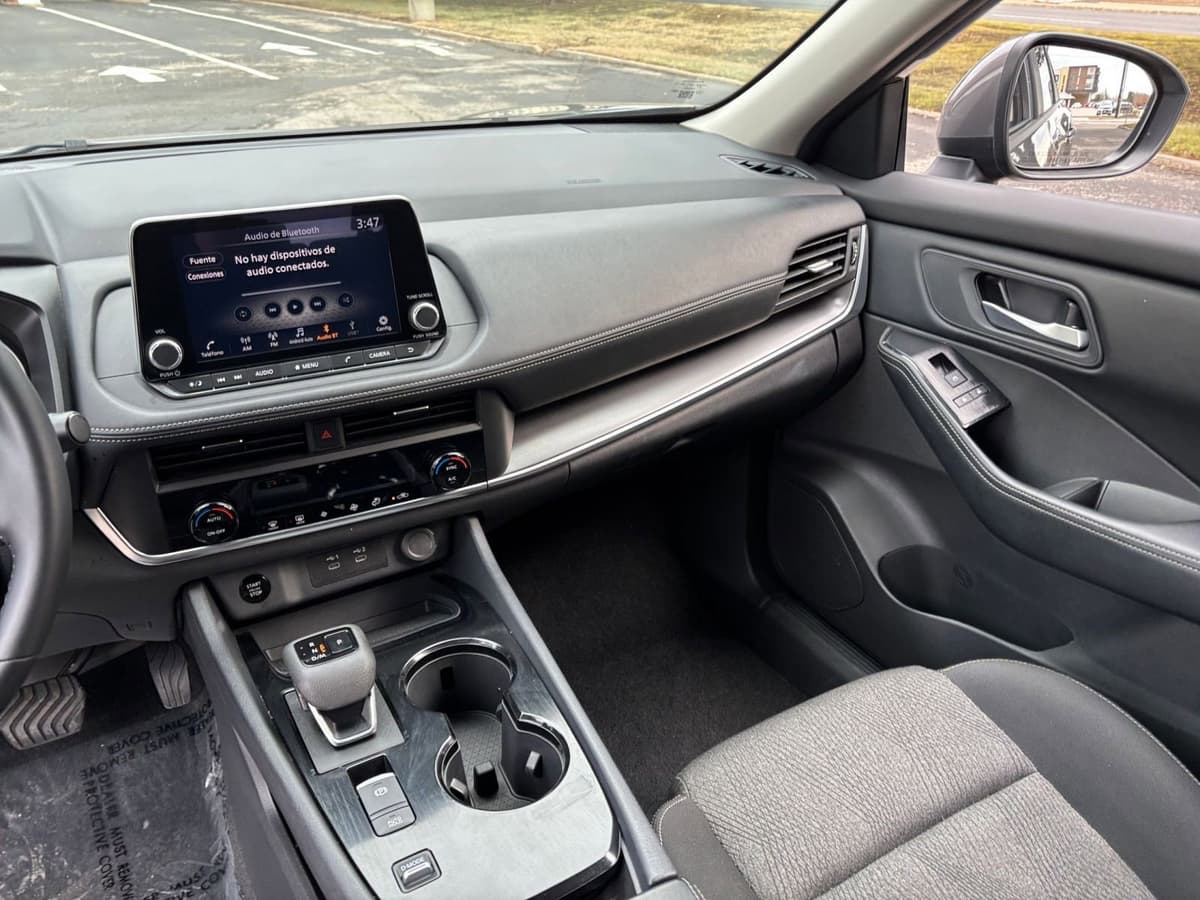 2025 Nissan Rogue - Image 30