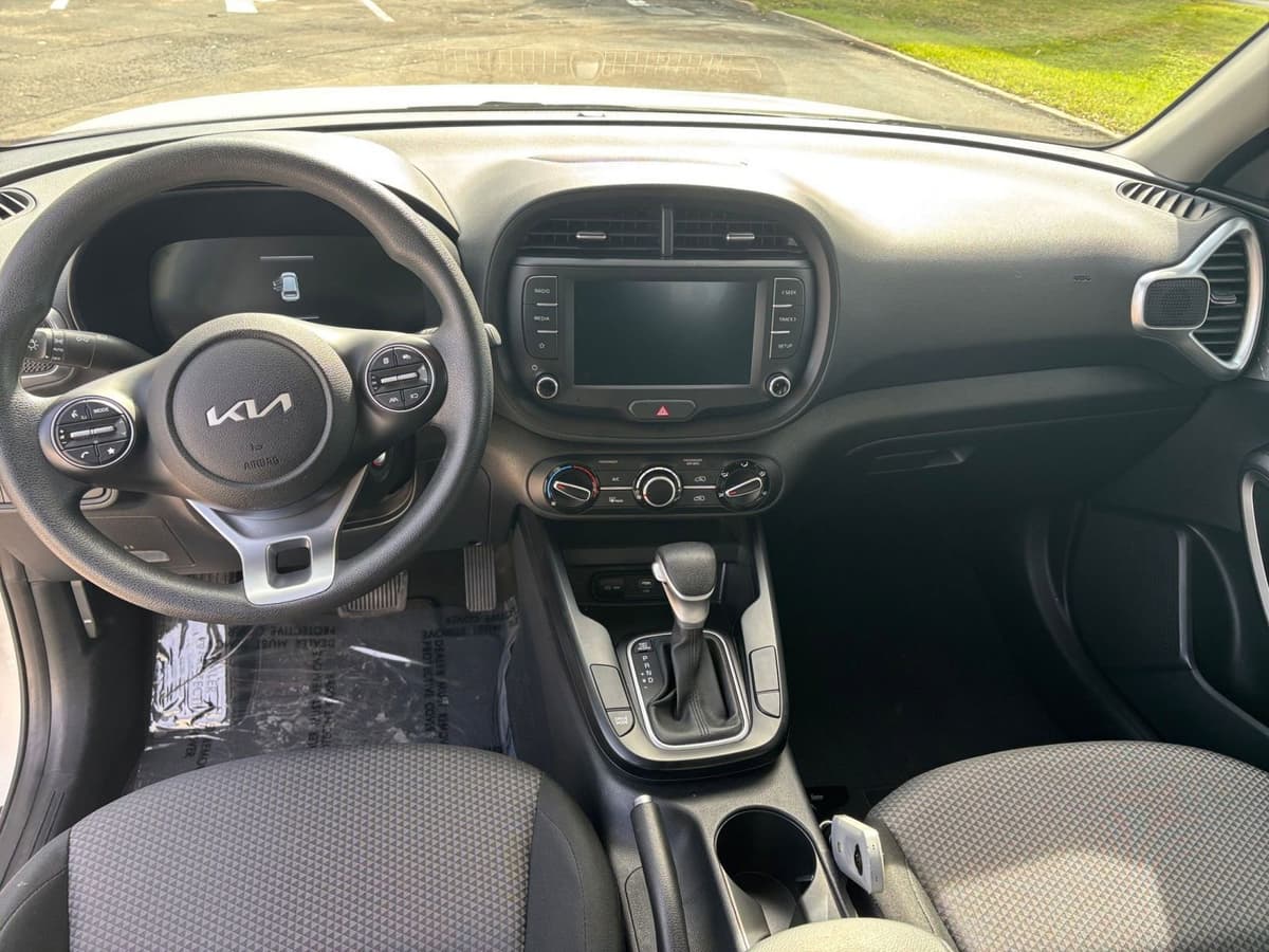 2025 Kia Soul - Image 28