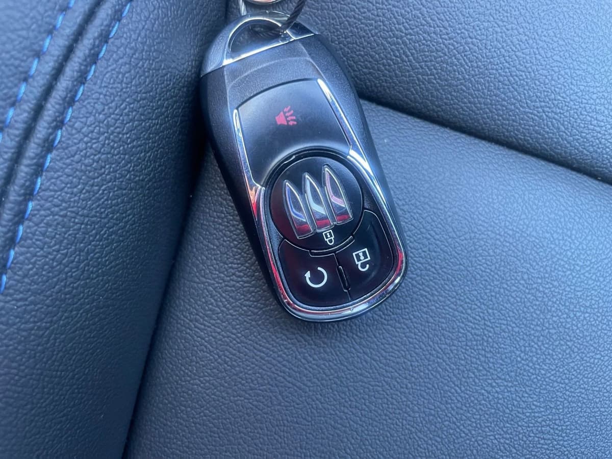 2025 Buick Envista - Image 18