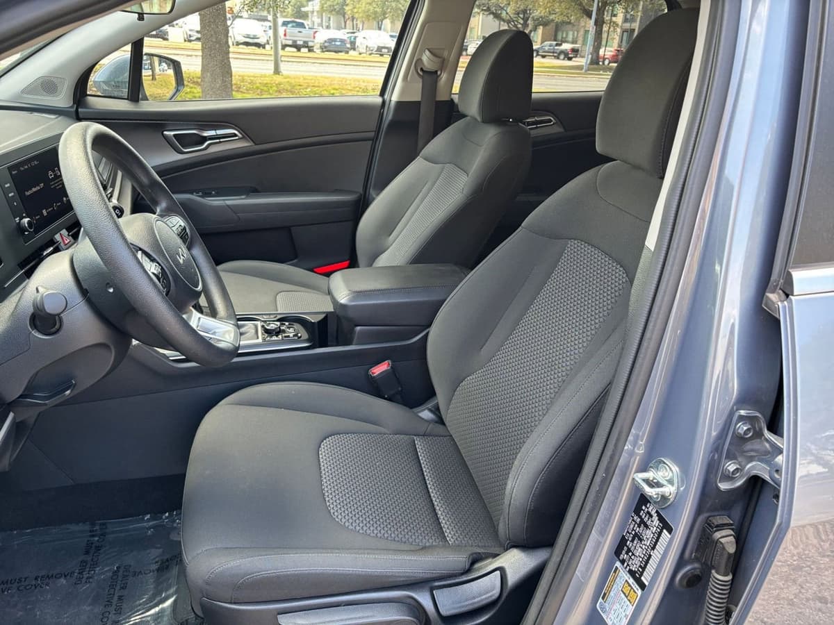 2025 Kia Sportage - Image 31
