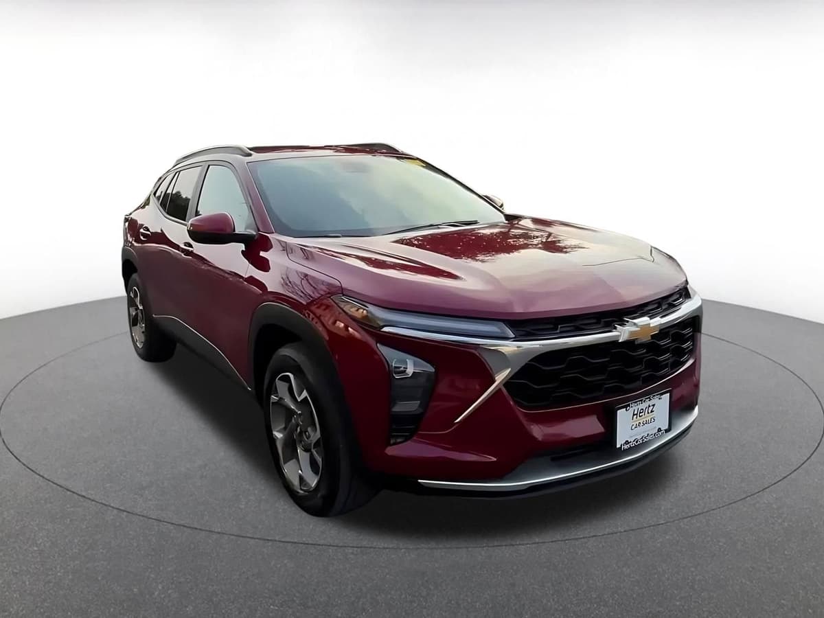 2025 Chevrolet Trax - Image 3