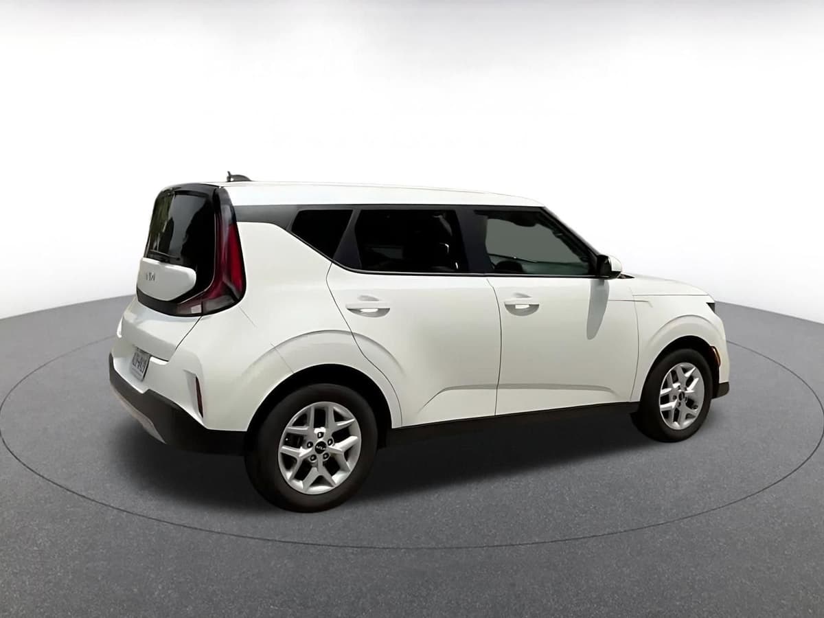 2025 Kia Soul - Image 13