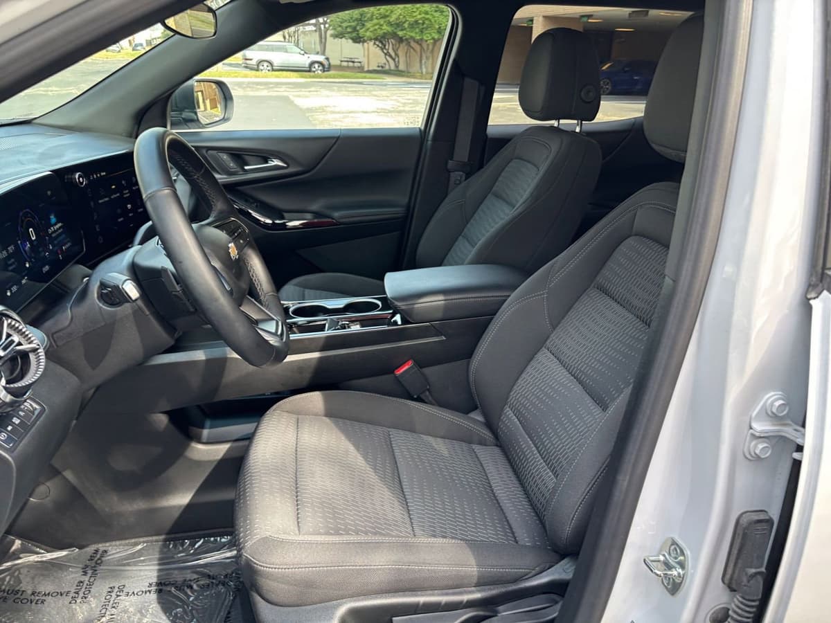 2025 Chevrolet Equinox - Image 31