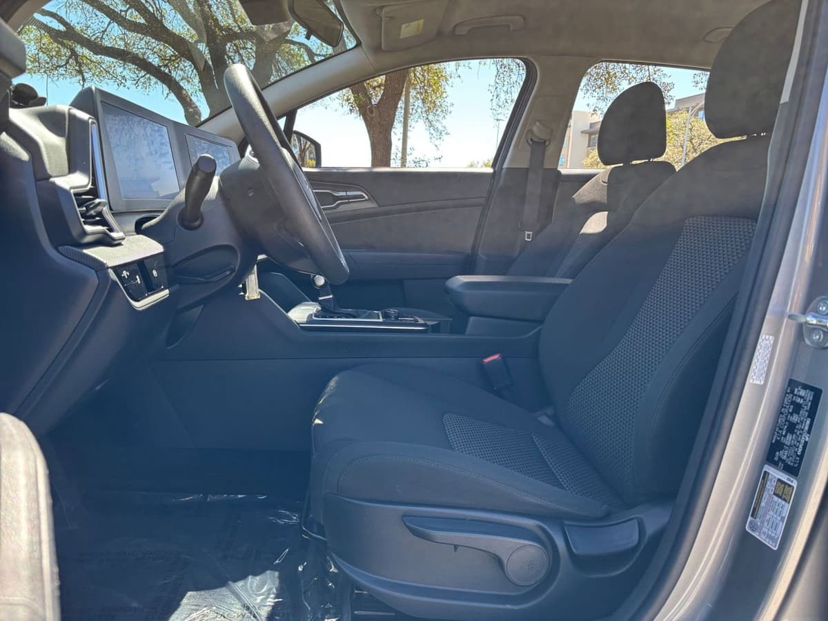 2025 Kia Sportage - Image 22