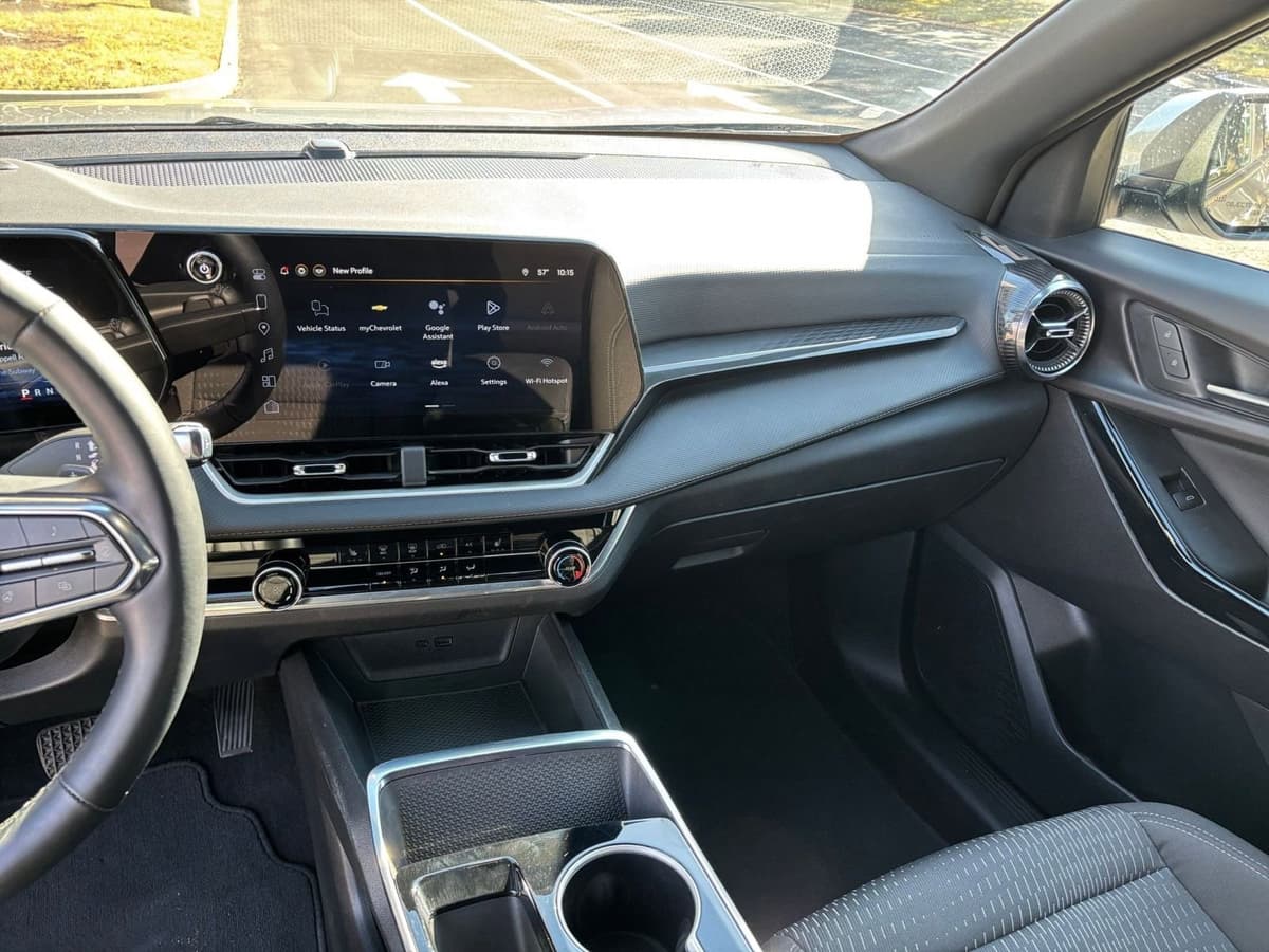 2025 Chevrolet Equinox - Image 30