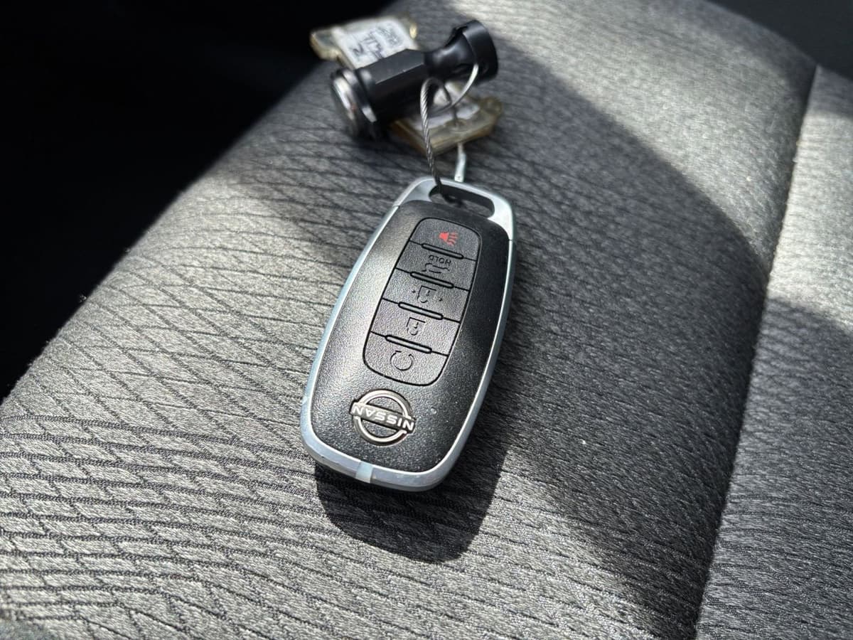 2025 Nissan Rogue - Image 18