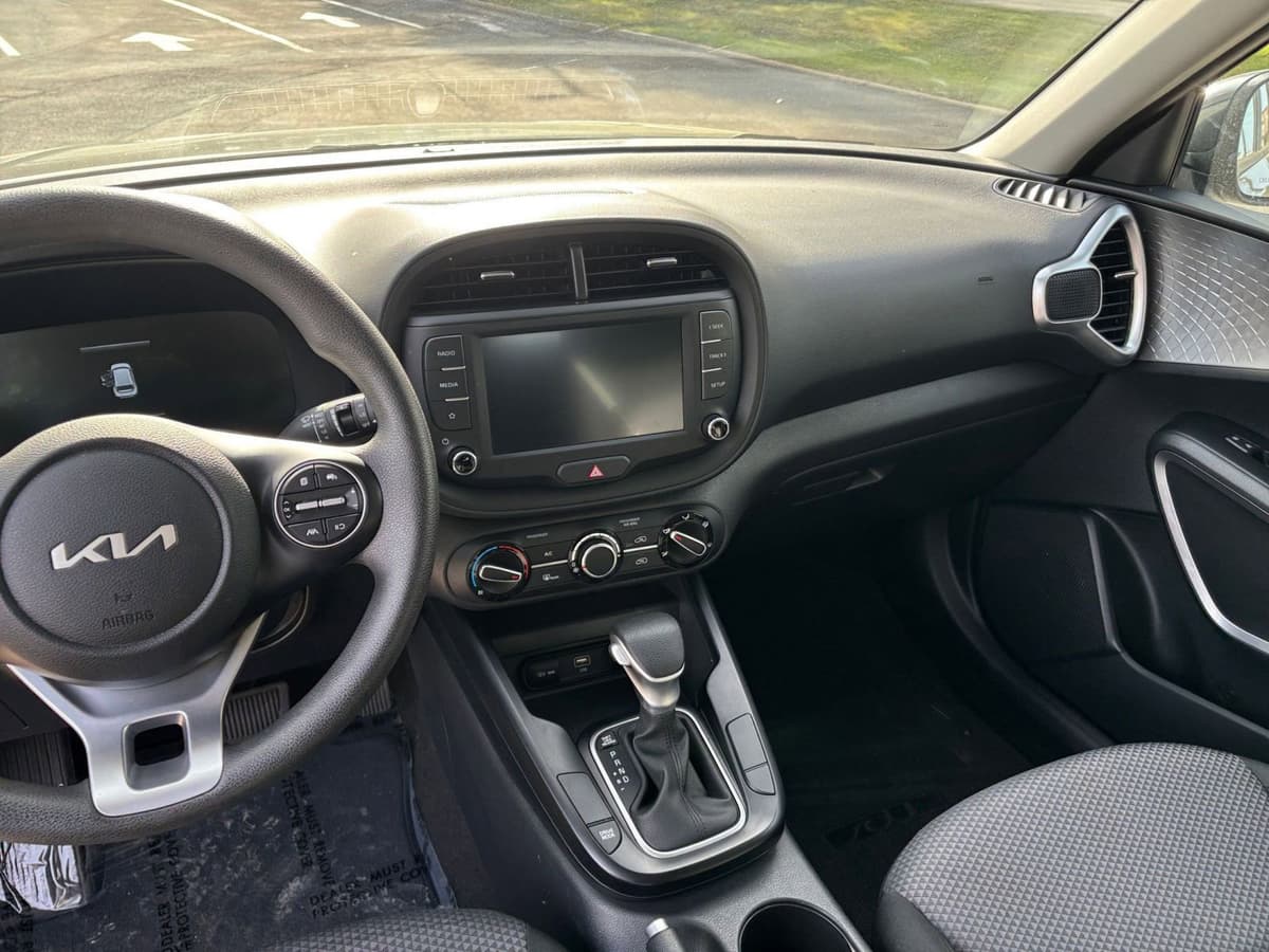 2025 Kia Soul - Image 30