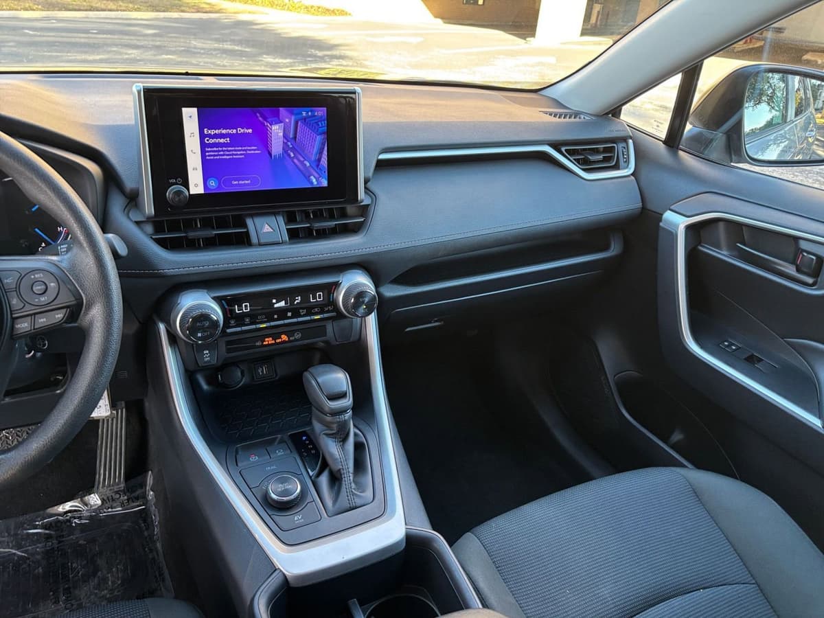 2025 Toyota RAV4 Hybrid - Image 30