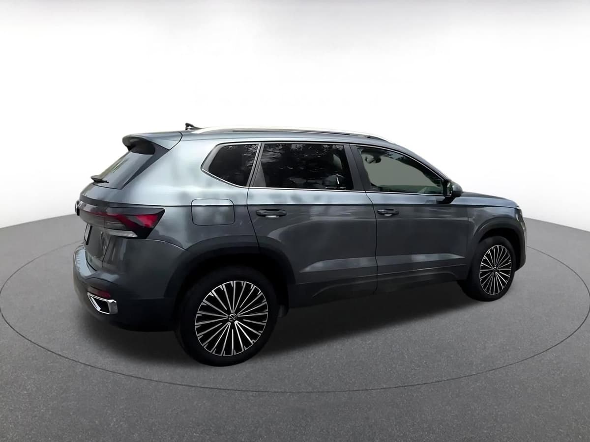 2025 Volkswagen Taos - Image 13