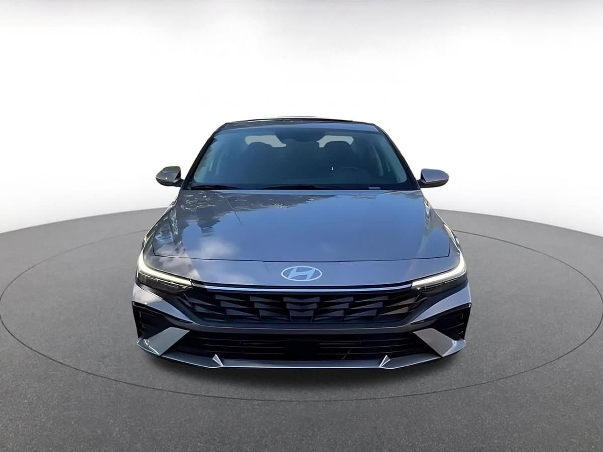 2025 Hyundai Elantra - Image 5