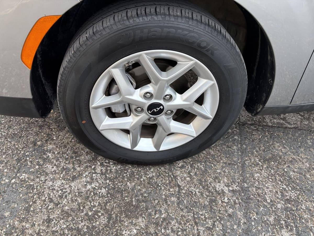 2025 Kia Soul - Image 25