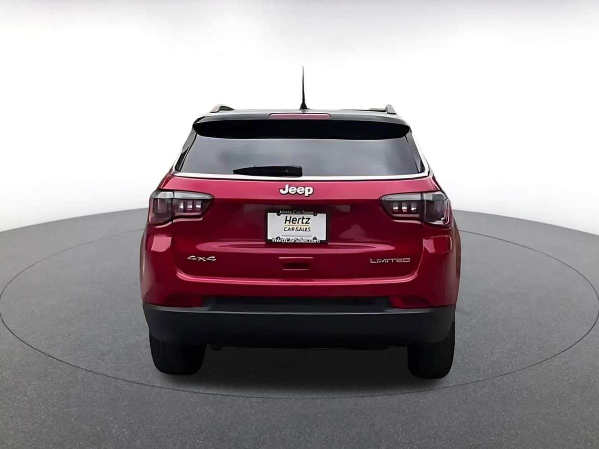 2025 Jeep Compass - Image 12