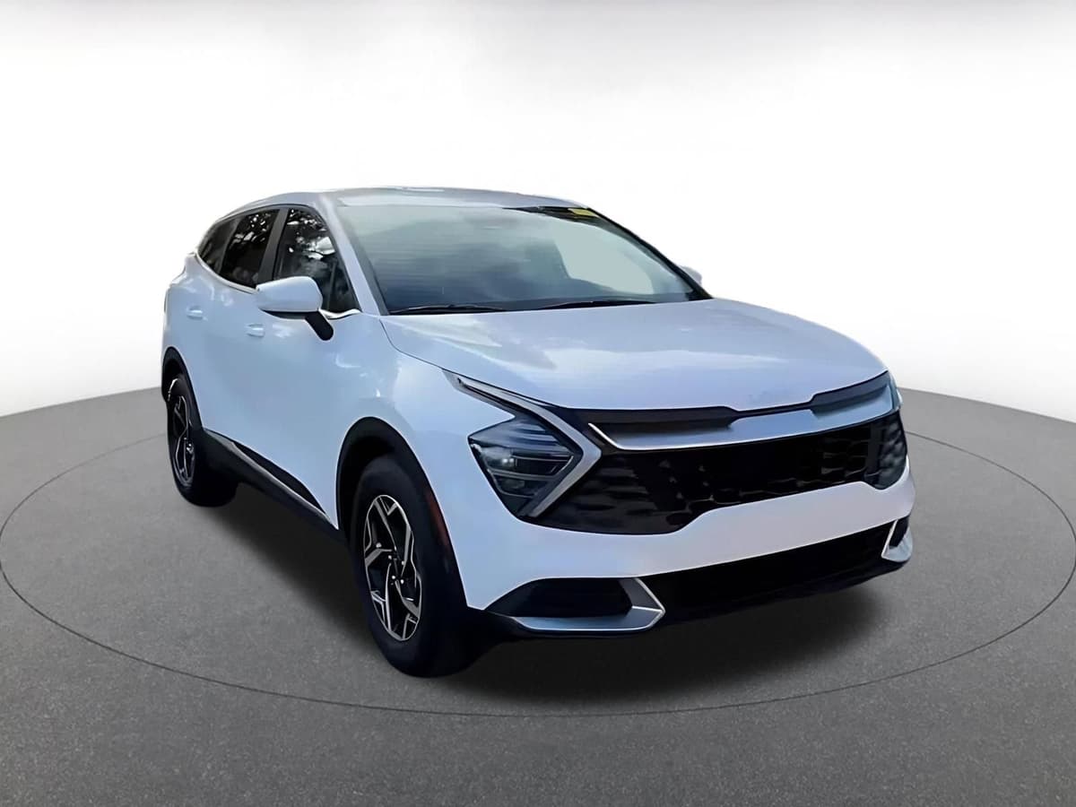 2025 Kia Sportage - Image 3