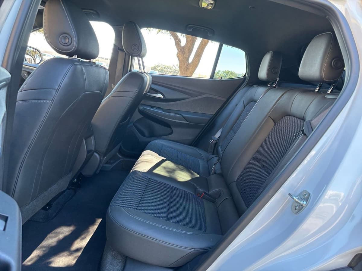 2025 Buick Envista - Image 21