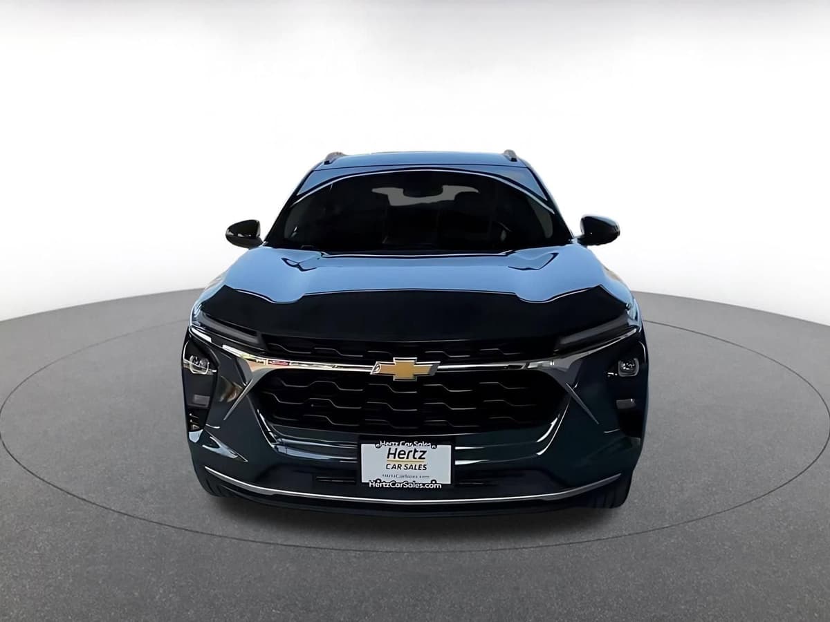 2025 Chevrolet Trax - Image 3