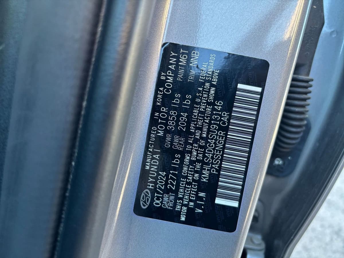 2025 Hyundai Elantra - Image 23