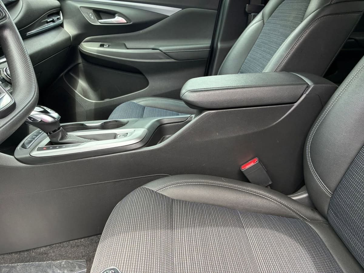 2025 Buick Envista - Image 39