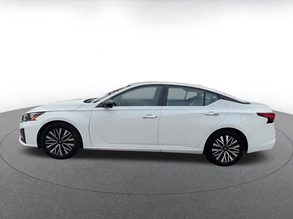 2025 Nissan Altima - Image 8